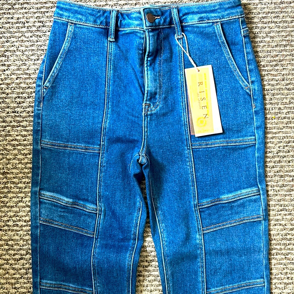 Women’s jeans Sz. 11/30 dark wash no distressing .